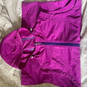 Beautiful defined purple Eddie Bauer hoodie vest size M with zipper pockets